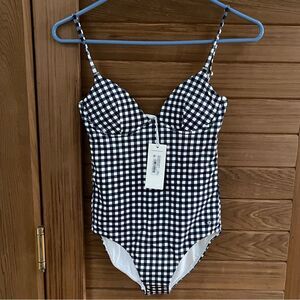 Vineyard Vines Underwire One-Piece Swimsuit Color: J.Gingham-Navy/White